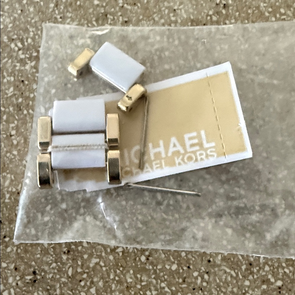 Michael Kors Gold and White Crystal Watch - Picture 7 of 7